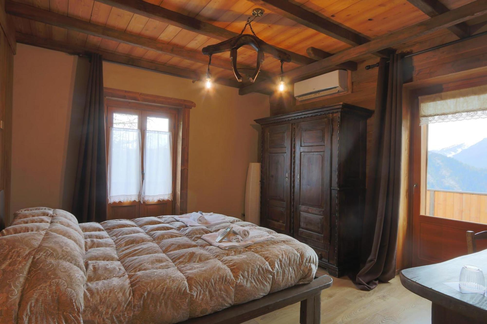 Lou Subric Hotel Stroppo Kültér fotó