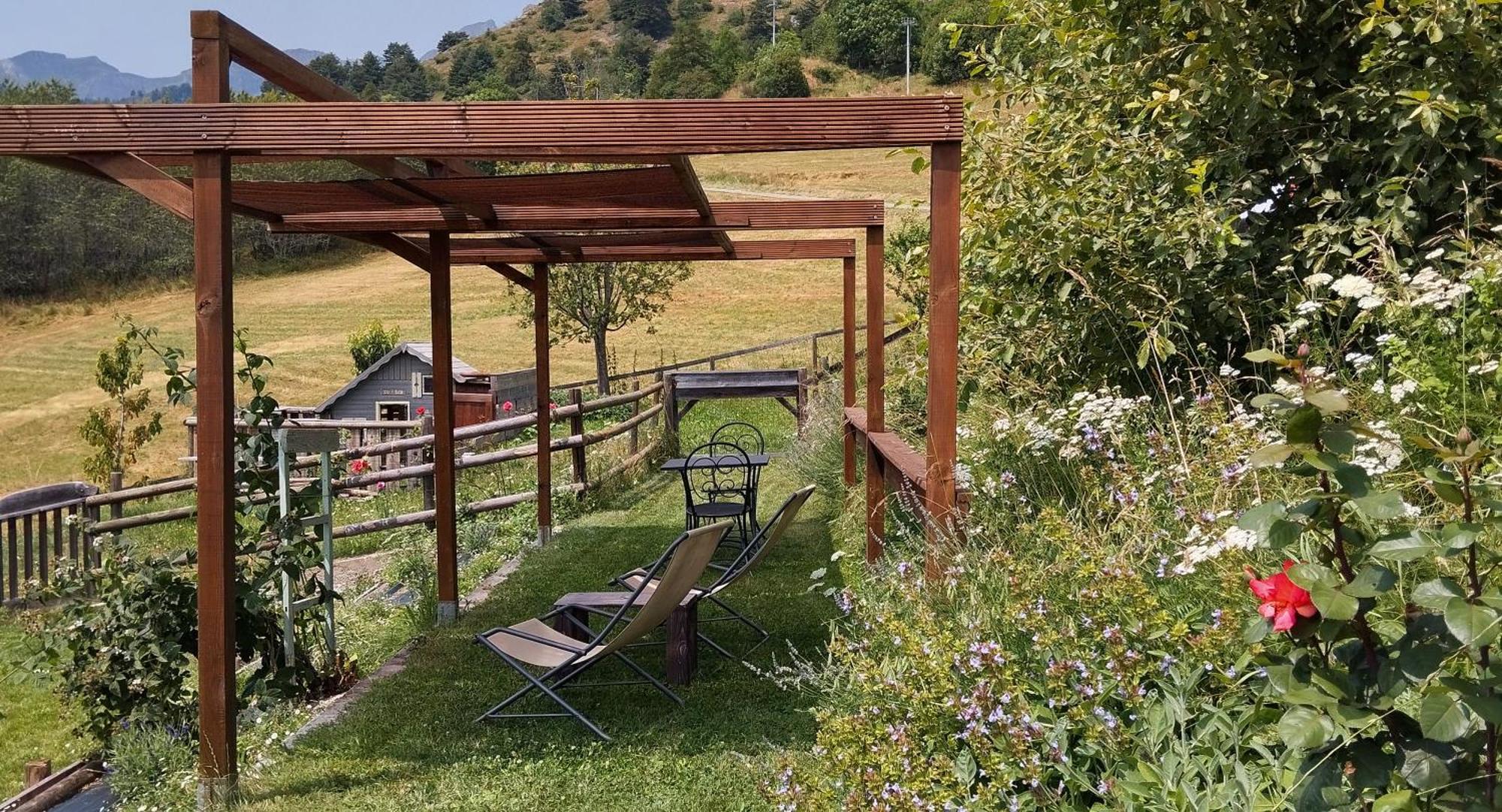 Lou Subric Hotel Stroppo Kültér fotó